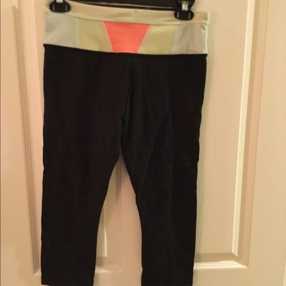 lululemon athletica Pants - Lululemon wonder under reversible crop pants.